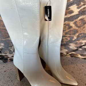 New express weather boots never worn